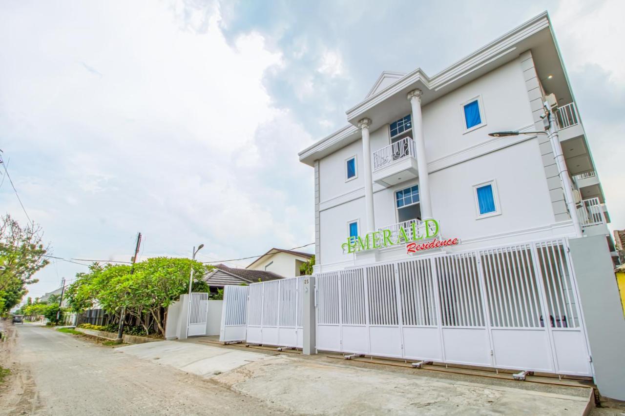 Emerald Residence Medan Exterior foto